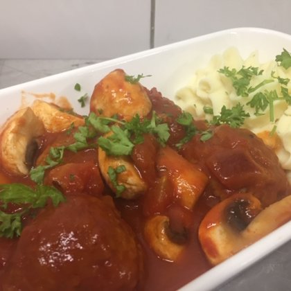 BOULETTE SAUCE TOMATE PUREE €12